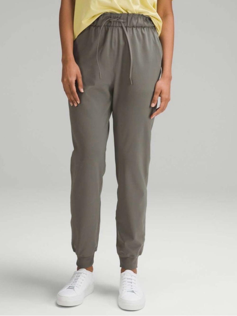 Lululemon High-Rise Joggers Size 2 Style W5DQDS Sage Green